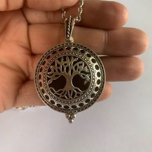 🌻Vintage essential oil aromatherapy locket
